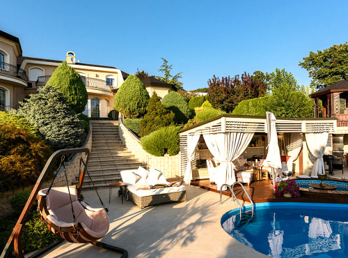 Magnificient villa with swimming pool, Nitra