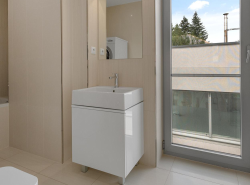 Prenájom - Slnečný byt v Horskom parku so záhradou, BA I – Staré Mesto