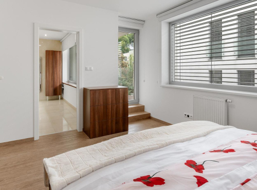 Prenájom - Slnečný byt v Horskom parku so záhradou, BA I – Staré Mesto