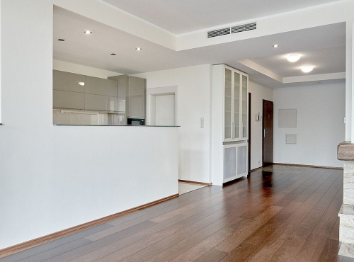 Stylish apartment with terrace in Diplomat Park, BA I - Old Town