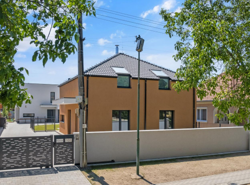 Predaj - Slnečný rodinný dom so záhradou, BA V – Jarovce