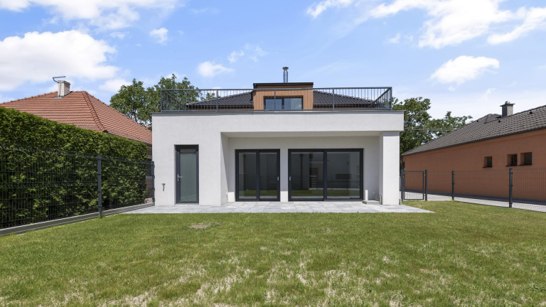 Slnečný rodinný dom so záhradou, BA V – Jarovce