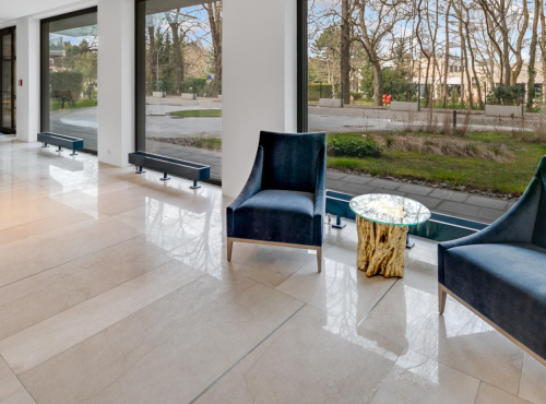 Predaj - Reprezentatívny byt s priestrannou záhradou, BA I – Staré Mesto