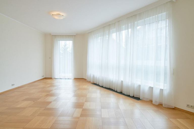 Elegant apartment in Diplomat Park, BA I – Old Town