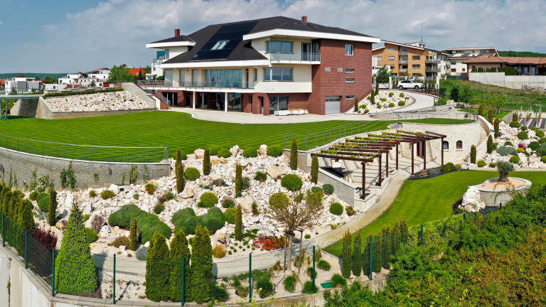 Monumentálna vila s exkluzívnym pozemkom, BA III – Koliba