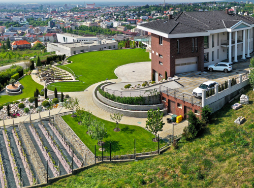 Monumentálna vila s exkluzívnym pozemkom, BA III – Koliba