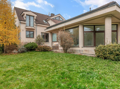 Predaj - Rodinný dom s bazénom, BA III – Rača