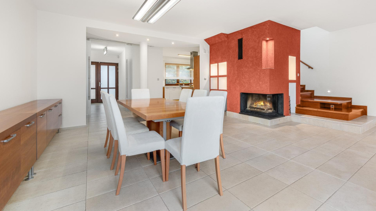 Family house with swimming pool, BA III – Rača