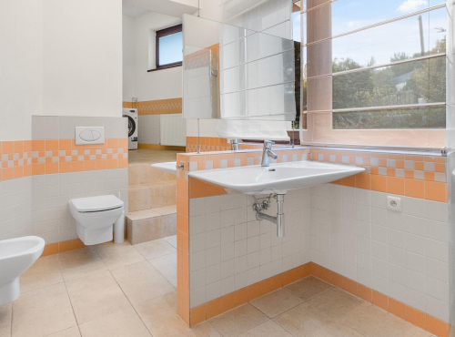 Predaj - Rodinný dom s bazénom, BA III – Rača