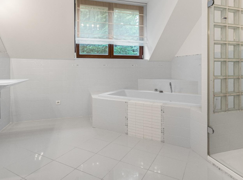 Predaj - Rodinný dom s bazénom, BA III – Rača