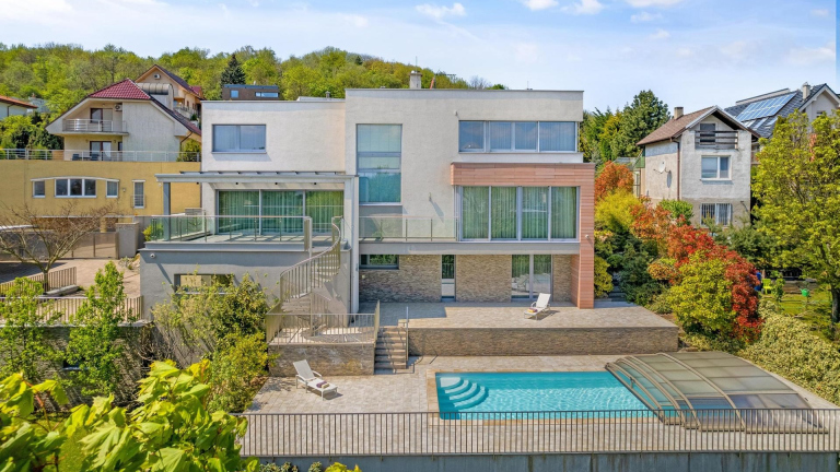 Family villa near the forest, BA IV – Dúbravka