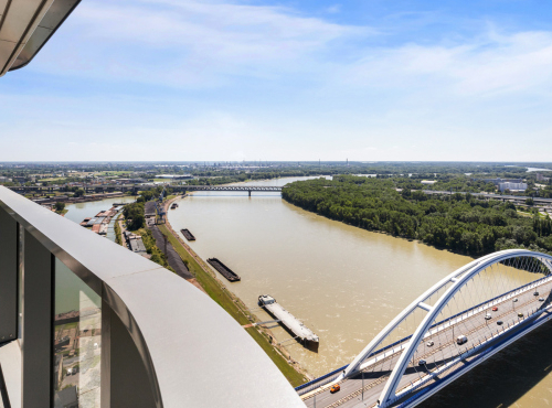 Prenájom - Byt na 31. poschodí Eurovea Tower, BA I – Staré Mesto