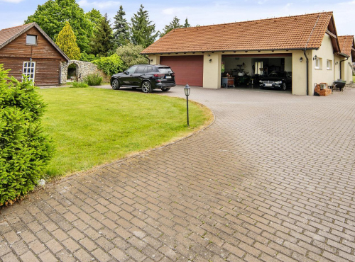 Sale - Family residence with agricultural facilities, Malacky – Láb