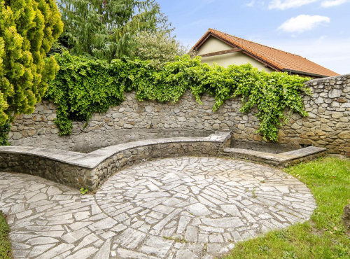 Rodinné sídlo s hospodárskym zázemím, Malacky – Láb