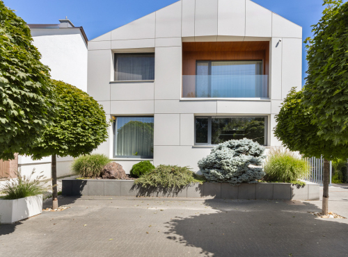 Predaj - Smart rodinný dom s nádhernou záhradou a potokom, Stupava