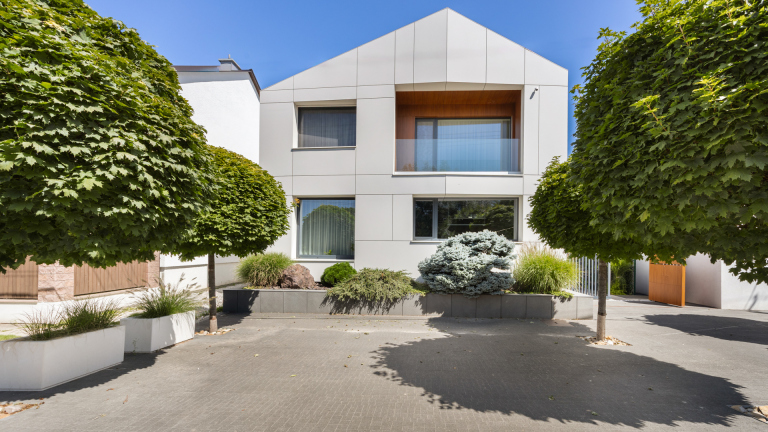 Smart family house with a beautiful garden and stream, Stupava