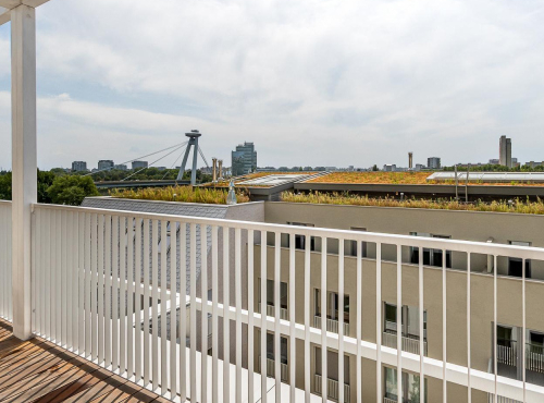 Prenájom - Penthouse so slnečnou terasou vo Vydrici, BA I – Staré Mesto