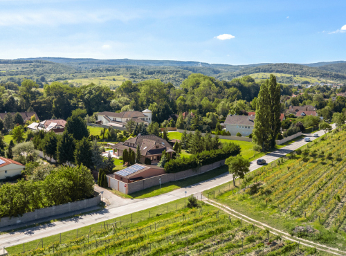 Predaj - Rodinný dom s bazénom a záhradou, Limbach