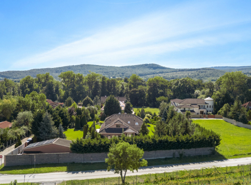 Predaj - Rodinný dom s bazénom a záhradou, Limbach