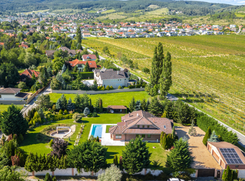 Predaj - Rodinný dom s bazénom a záhradou, Limbach