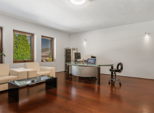 Predaj - Rodinný dom s bazénom a záhradou, Limbach