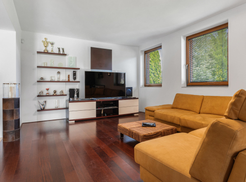 Rodinný dom s bazénom a záhradou, Limbach