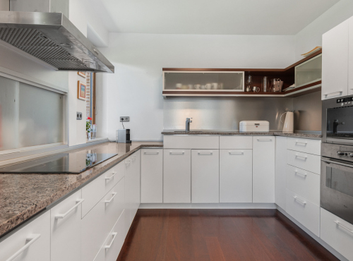 Rodinný dom s bazénom a záhradou, Limbach