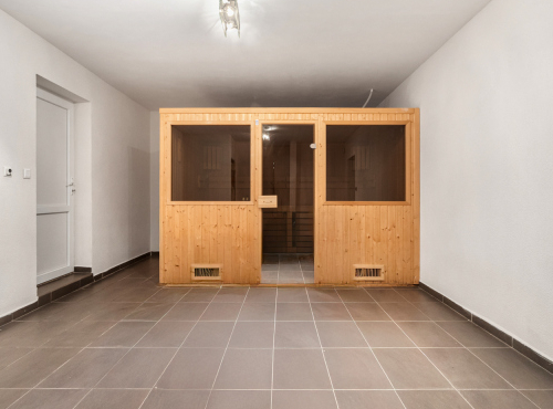 Predaj - Rodinný dom s bazénom a záhradou, Limbach