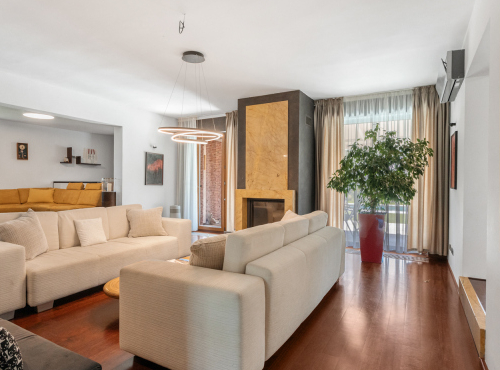 Rodinný dom s bazénom a záhradou, Limbach