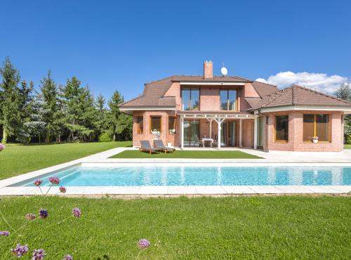 Predaj - Rodinný dom s bazénom a záhradou, Limbach