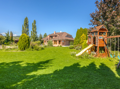 Predaj - Rodinný dom s bazénom a záhradou, Limbach