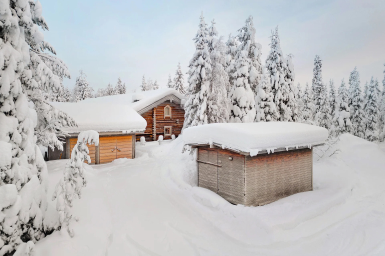 Zrubový chalet pri jazere, Fínsko – Ruka