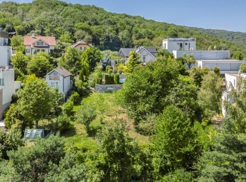 Predaj - Pozemok pri lese v tichej rezidenčnej zóne, Bratislava IV – Dúbravka
