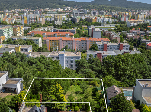 Predaj - Pozemok pri lese v tichej rezidenčnej zóne, Bratislava IV – Dúbravka