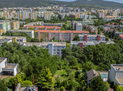 Predaj - Pozemok pri lese v tichej rezidenčnej zóne, Bratislava IV – Dúbravka
