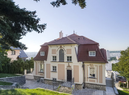 Zahraničné nehnuteľnosti - Prvorepubliková vila, Praha 9 – Vysočany