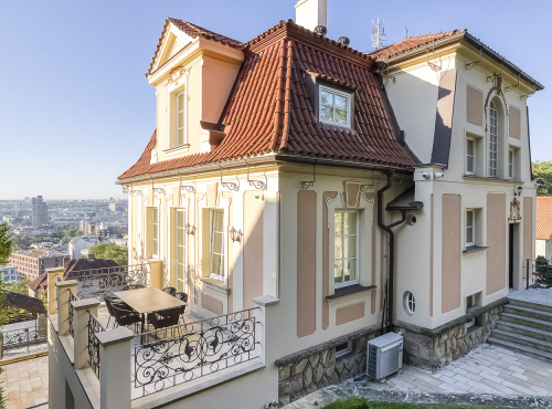 Zahraničné nehnuteľnosti - Prvorepubliková vila, Praha 9 – Vysočany