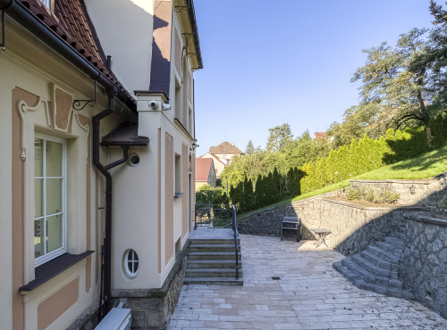 Zahraničné nehnuteľnosti - Prvorepubliková vila, Praha 9 – Vysočany