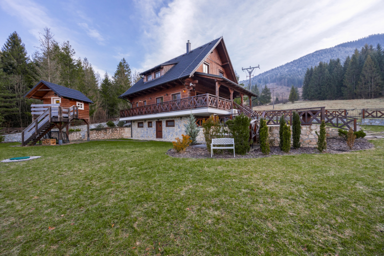 Authentic log house in the Malá Fatra region, Žilina – Terchová