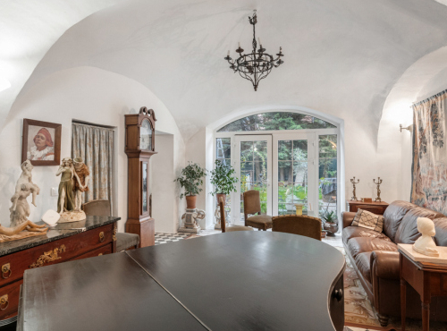 Predaj - Renesančný meštiansky dom v srdci historickej Trnavy, Trnava