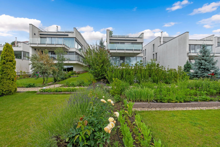 Zariadený byt pri Kalvárii, BA I – Staré Mesto