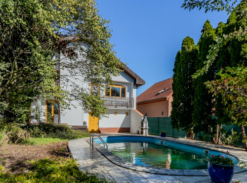 Zahraničné nehnuteľnosti - Veľkorysý rodinný dom s bazénom, Šamorín